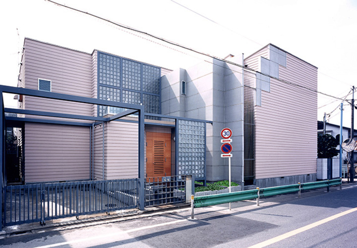 アルミパンチングの屏風が人を招き入れるデザイン