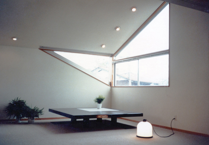 畳2帖大のローテーブル、視点を低く住まう