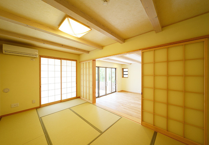 落ち着いた雰囲気の客間