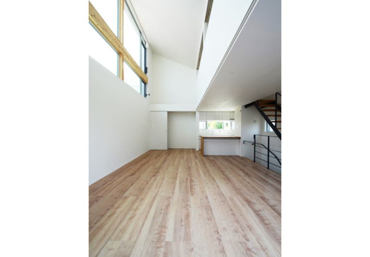 無垢フローリングのシンプルモダンなリビング