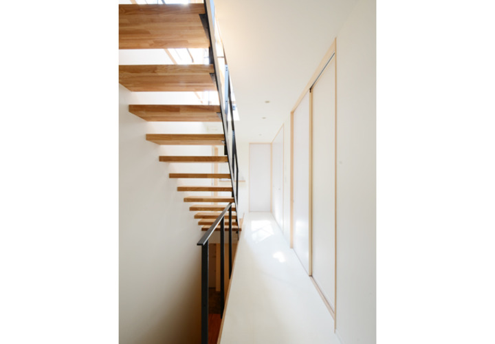 圧迫感を感じさせない階段