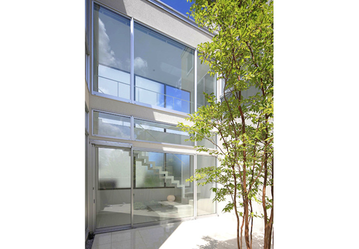 F邸　中庭を挟んでプライベートな空間を配置