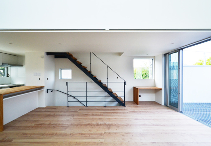モダンな印象のオープン階段