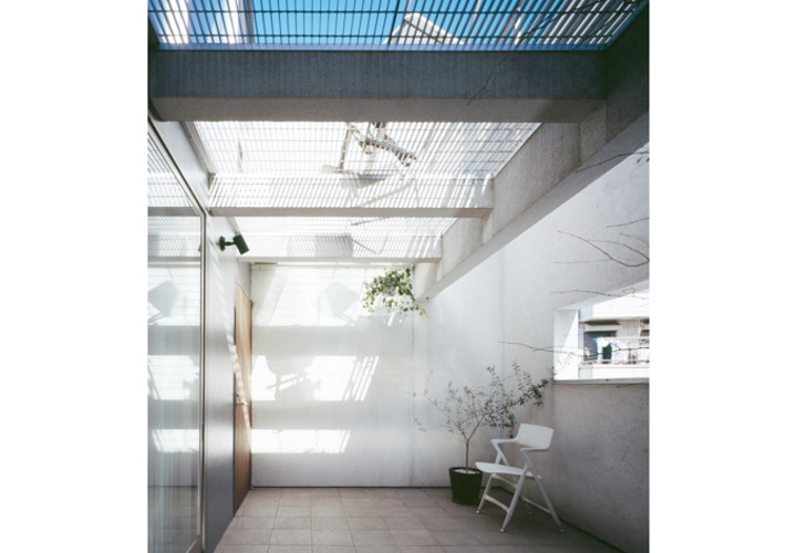 シンプルモダンな中庭