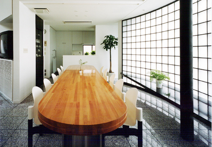 三日月のベンチシートも観客席に