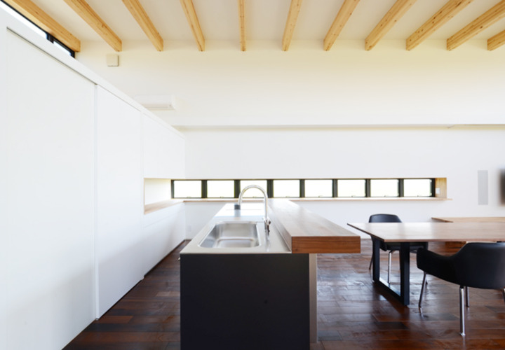 ブラックのアイランドキッチン