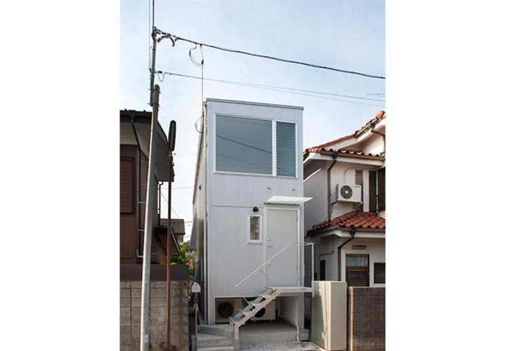 スタイリッシュでシンプルな外観の家