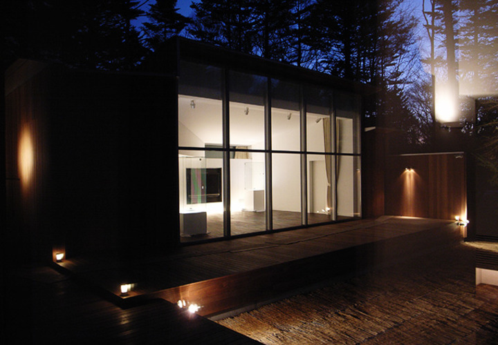 ライトアップされたギャラリー