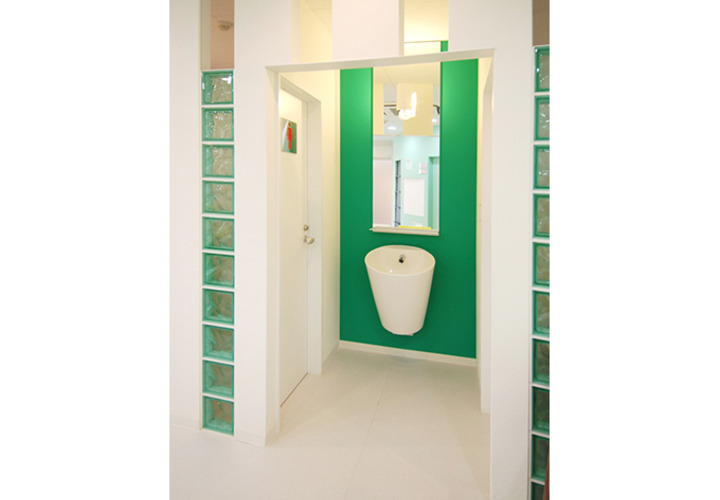 トイレにつながる洗面台まわり