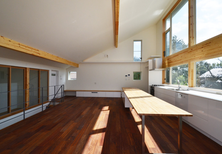 無垢フローリングのリビングダイニング