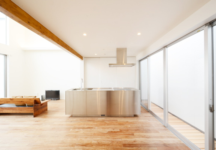 ステンレス素材がクールなキッチン