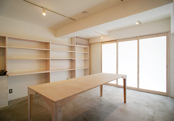 サンルームを照らす柔らかい間接照明