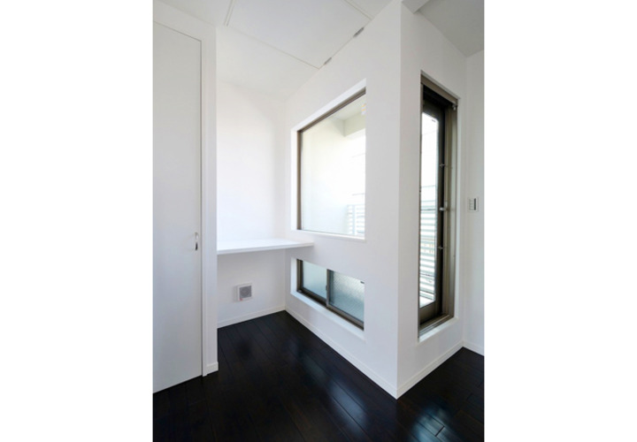 凹凸を活かした書斎スペース