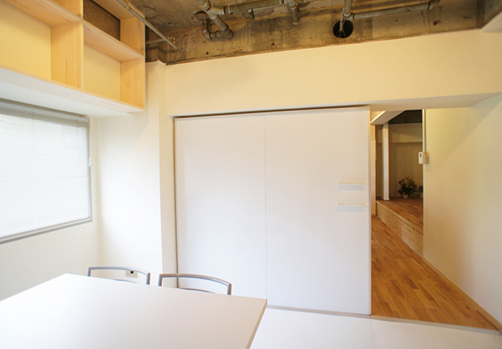 間仕切りを動かせば部屋の印象もガラリ