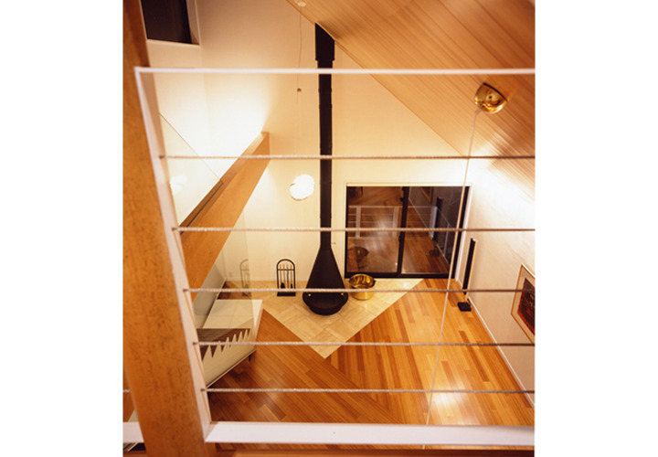 薪の燃える姿、はぜる音、そのにおいが伝わる