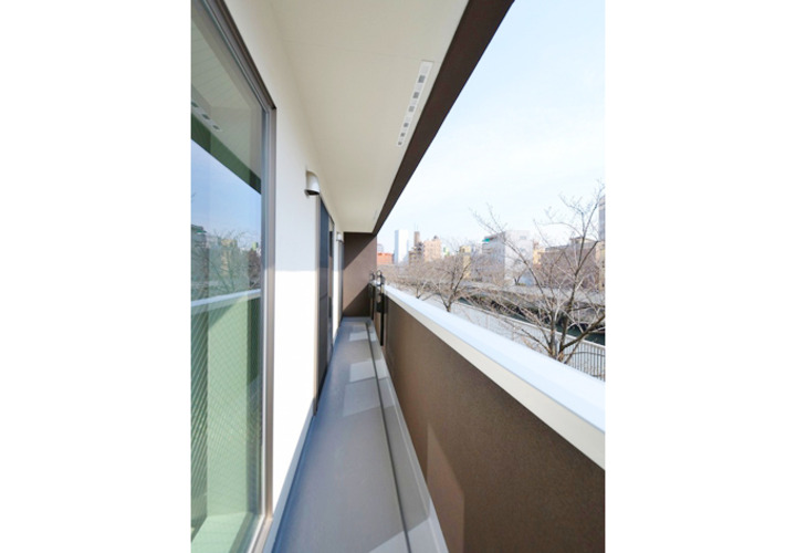 横幅を確保したバルコニー