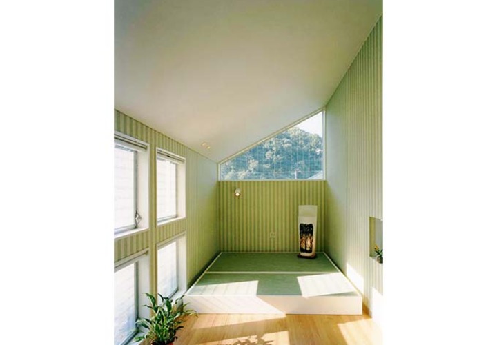 将来の子供室用のスペースが当面寝室に