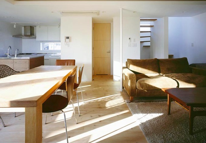 家族の集まる柔らかい印象のLDK