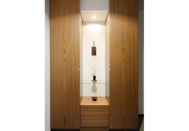 収納棚もお洒落にきめる玄関ホール