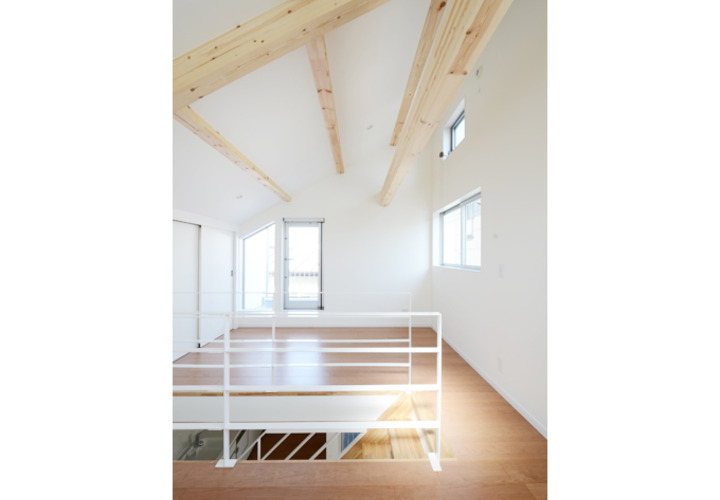 SE構法の梁がアクセントになっている3階の寝室