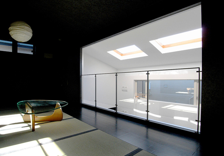 吹抜け上部のリビング