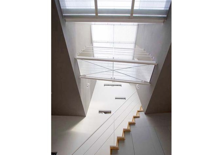 光の注ぐ明るい室内