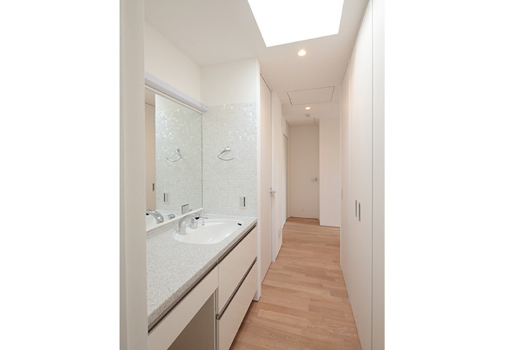 トップライトのある洗面