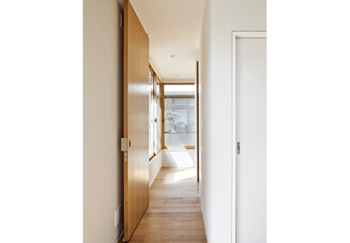 収納部屋へと続く扉