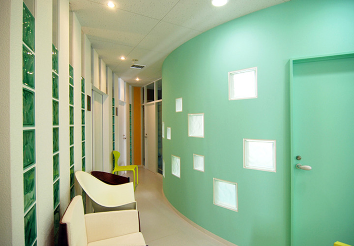 サーブス部門につながる通路部