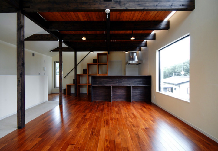 黒と茶と白の色のコントラストでつくる空間