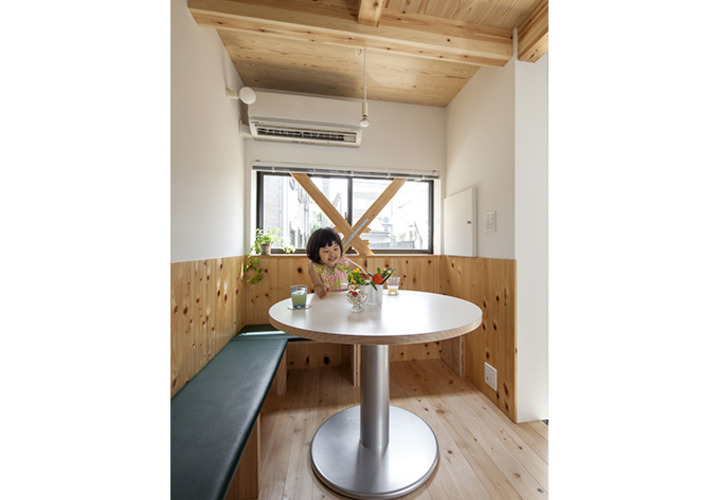 敷地10坪に7層からなる住宅ーダイニング