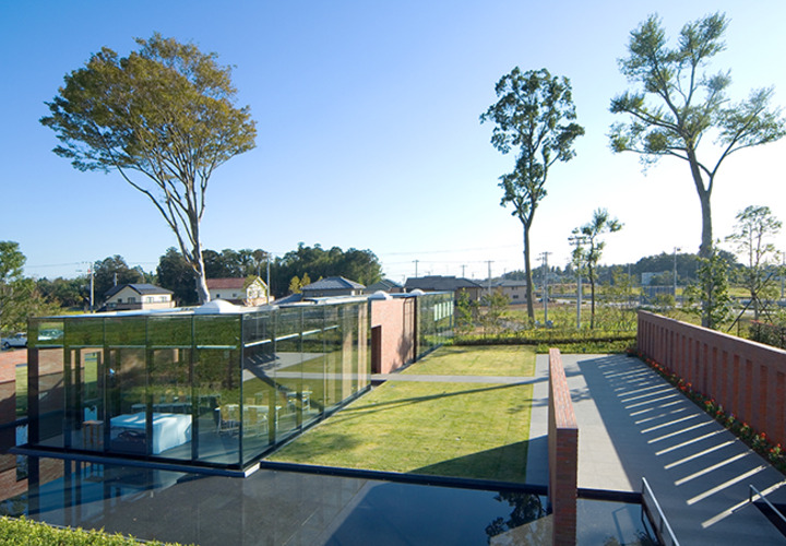 使い勝手のよい開放感のある広場