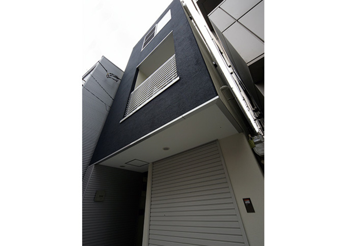 １階店舗２階賃貸住居３階オーナー住居の狭小住宅