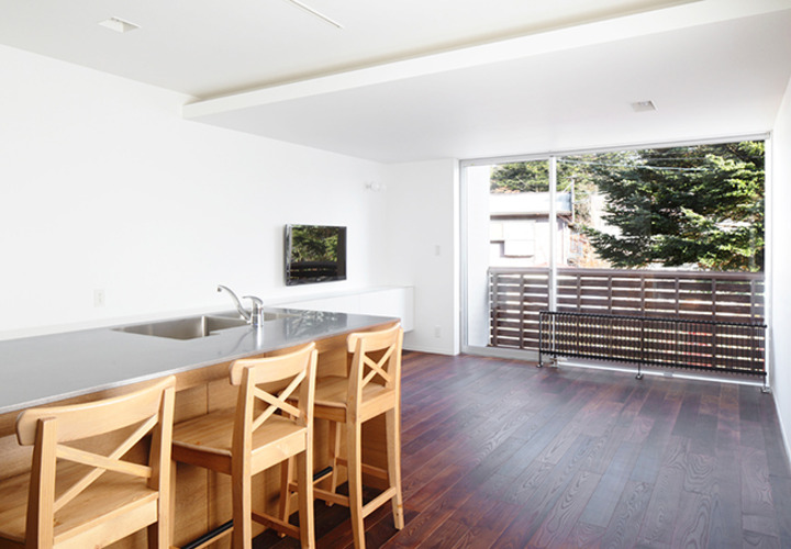 プライバシーも配慮した広い開口部