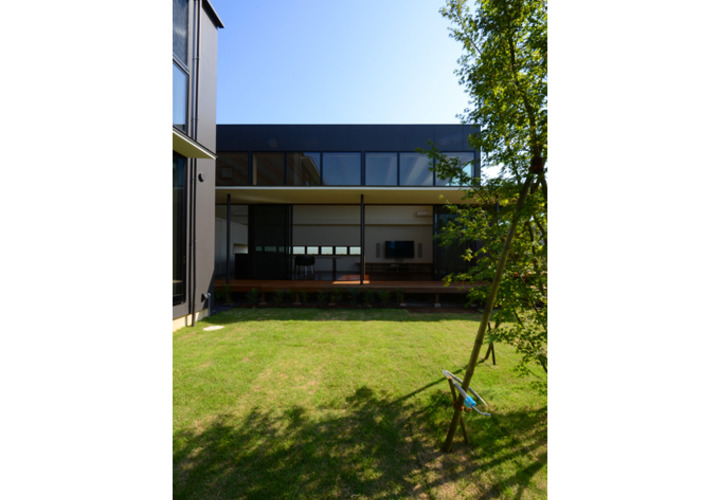 ガルバリウム鋼板のシンプルモダンな外壁