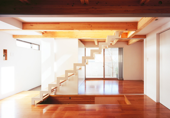 中央に配置したオープン階段