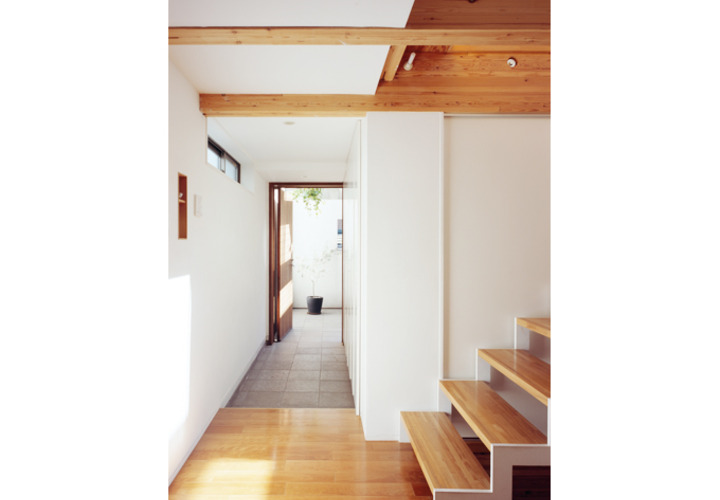 壁面収納を設置した玄関