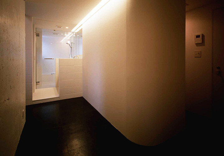 壁面一部に曲線とし、表情のあるリノベーション