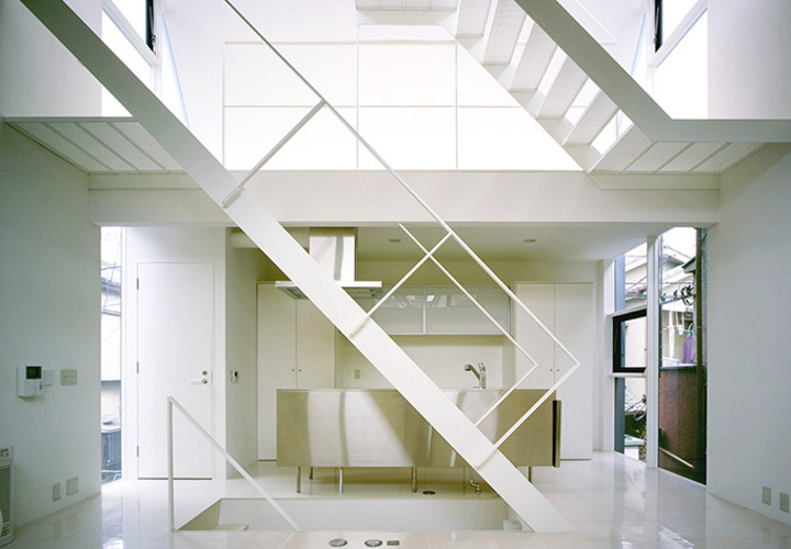 アイランドキッチンがLDKを引き締めるアクセントに