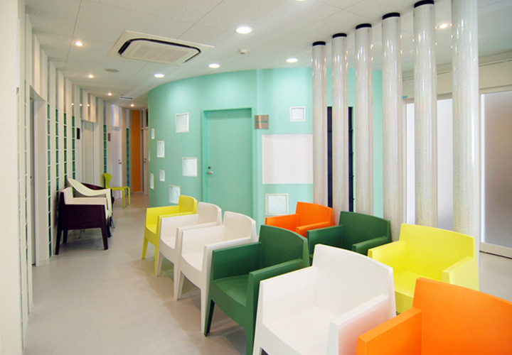 木漏れ日のイメージでグリーンのガラスブロック