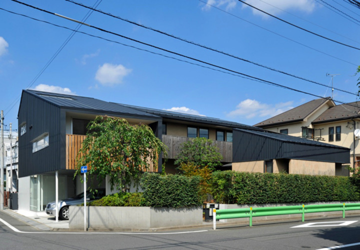 母屋と違和感を感じさせない全景