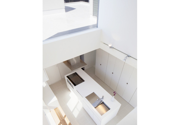 吹き抜けの上から見た2階キッチン