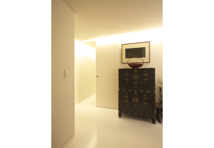 アンティークの家具も似合うモダンな空間