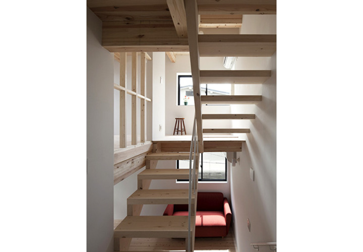 敷地10坪に7層からなる住宅ー光と目線が抜ける階段