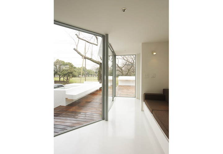 明るく開放的な全面ガラス