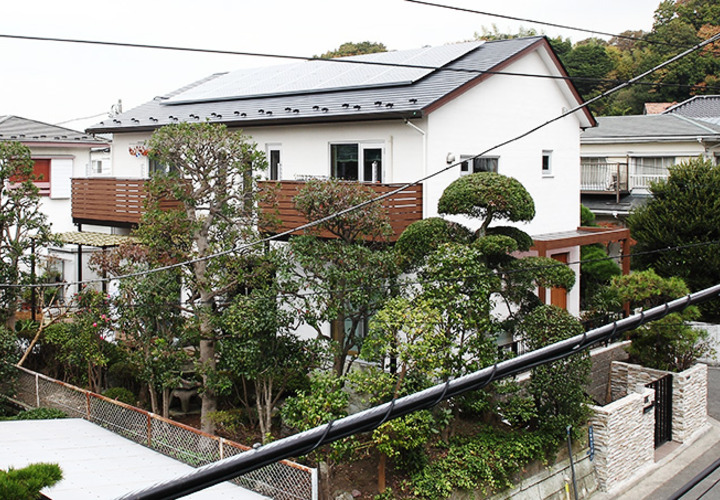 太陽光パネルを取り付けた屋根