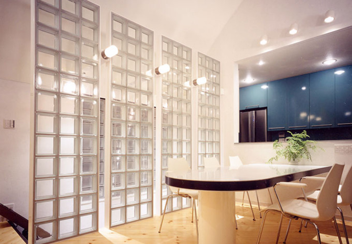 アルミトップのジャイアントテーブル、家族の集い