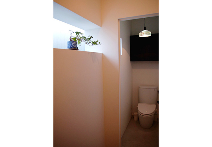 手洗いスペースにハイサイドライトを配したリノベーション