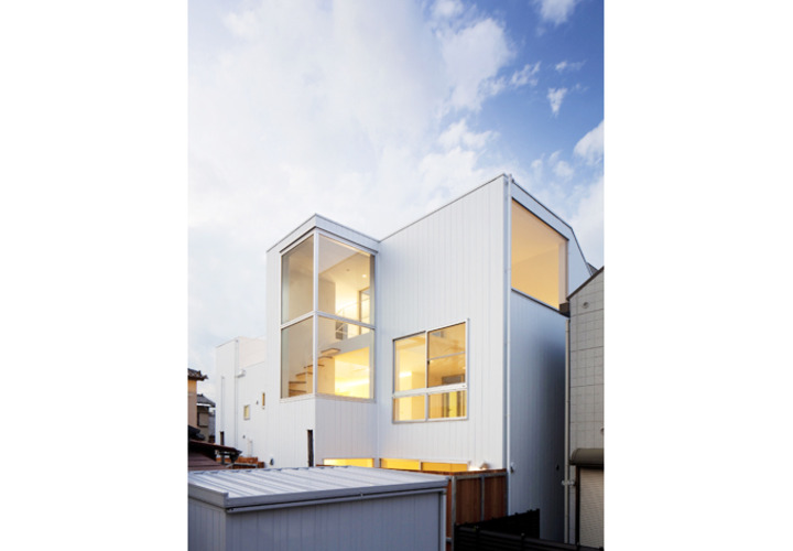 夕方南側から家を見る