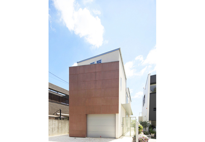 F邸　生活感を排除したファサード